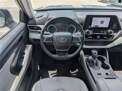 Used 2023 Toyota Highlander LE image 17