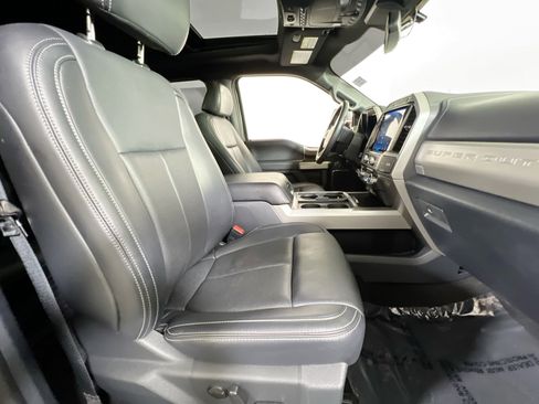 Used 2022 Ford F250 Lariat w/ Black Appearance Package AWD/4WD image 29