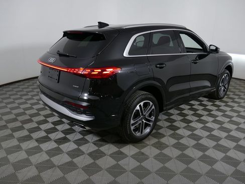 Certified 2025 Audi Q5 Premium w/ Convenience Package AWD/4WD image 3