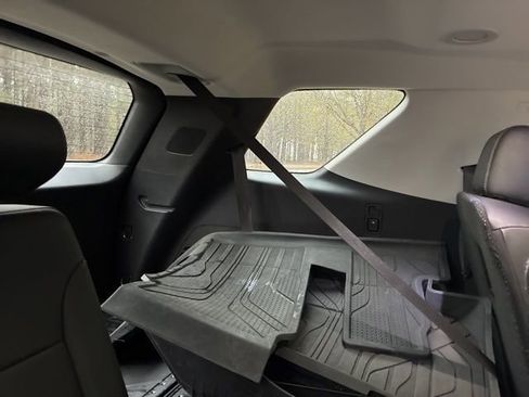 Used 2021 Chevrolet Traverse Premier w/ Redline Edition image 23