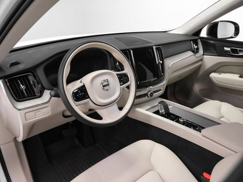 Used 2025 Volvo XC60 B5 Plus w/ Protection Package Premier image 4