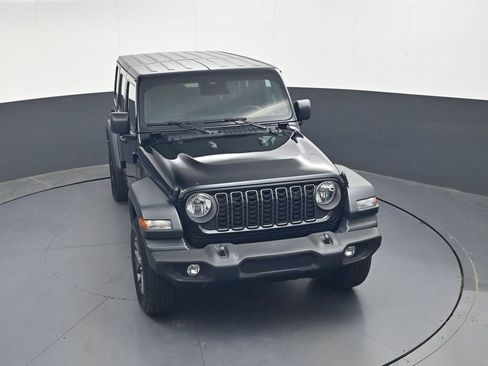 Used 2025 Jeep Wrangler Sport S AWD/4WD image 30