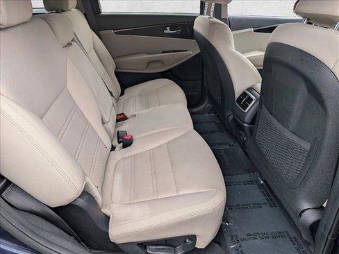 Used 2020 Kia Sorento S image 18