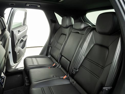 New 2026 Porsche Cayenne AWD/4WD image 22