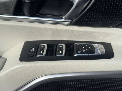 Used 2023 Kia Telluride EX w/ EX Captain's Chair Package image 19