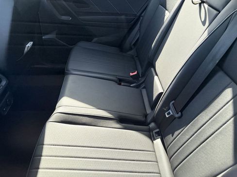 Used 2022 Volkswagen Tiguan SE AWD/4WD image 10
