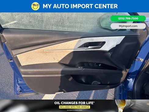 Used 2025 Toyota Camry XLE FWD image 8