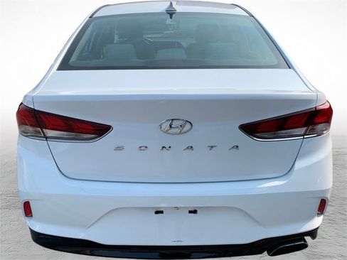 Used 2018 Hyundai Sonata SEL w/ Tech Package 02 FWD image 4