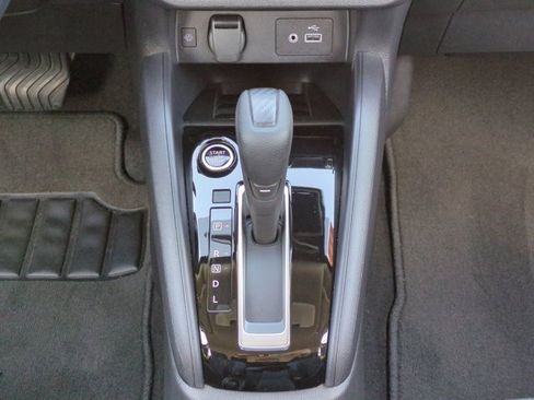 Used 2025 Nissan Versa SV w/ Trunk Package image 18