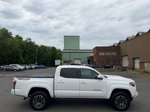 Used 2021 Toyota Tacoma TRD Sport w/ Technology Package AWD/4WD image 4