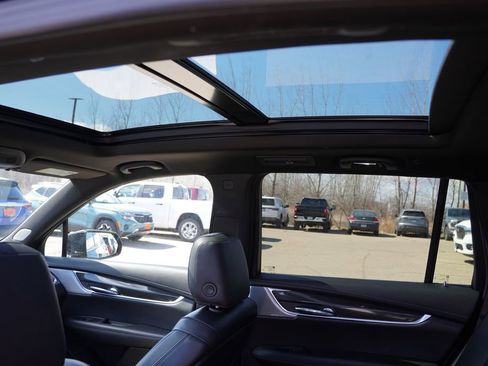 Used 2022 Cadillac XT6 Sport w/ Technology Package image 5