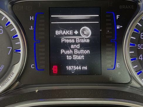 Used 2016 Chrysler 200 Limited image 9