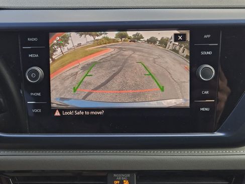 Used 2024 Volkswagen Taos SE FWD image 17