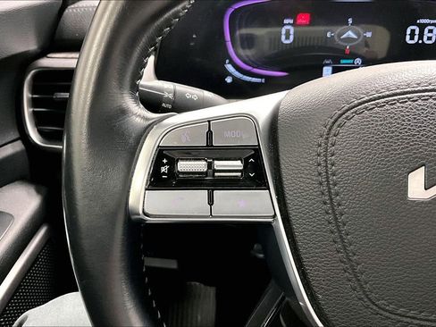 Used 2024 Kia Telluride EX w/ EX Captain's Chair Package image 24