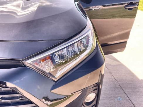 Used 2020 Toyota RAV4 XLE FWD image 24