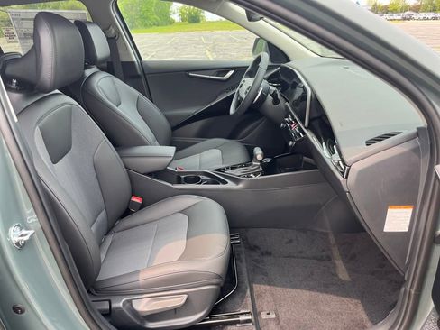 New 2025 Kia Niro EX image 15