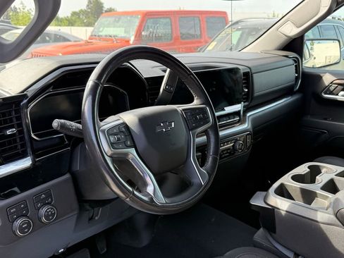 Used 2022 Chevrolet Silverado 1500 RST image 2