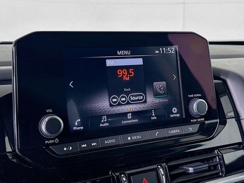 Used 2025 Nissan Pathfinder SV FWD image 21