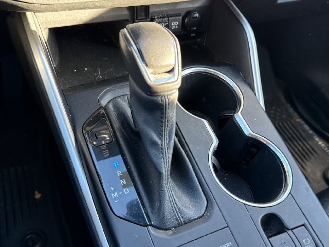 Used 2021 Toyota Highlander XLE AWD/4WD image 40