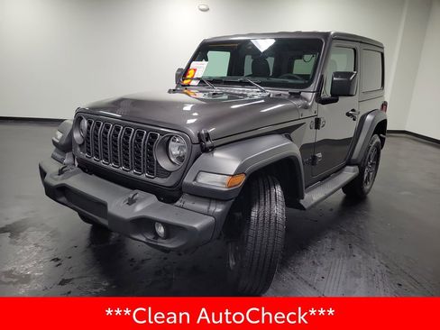 Used 2025 Jeep Wrangler Sport image 4