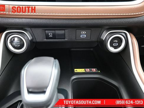 Used 2025 Toyota Grand Highlander AWD image 19