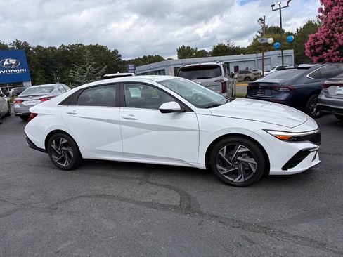 Used 2025 Hyundai Elantra Limited FWD image 8