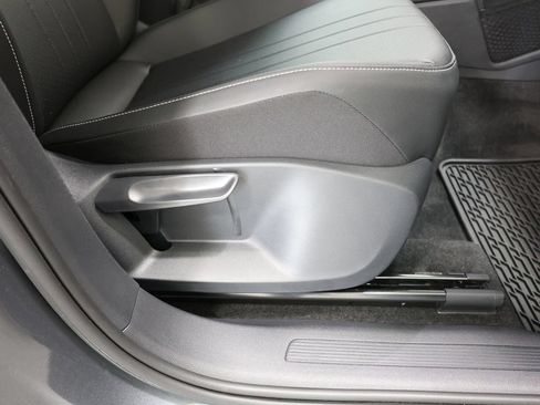 Used 2023 Volkswagen Tiguan SE FWD image 22