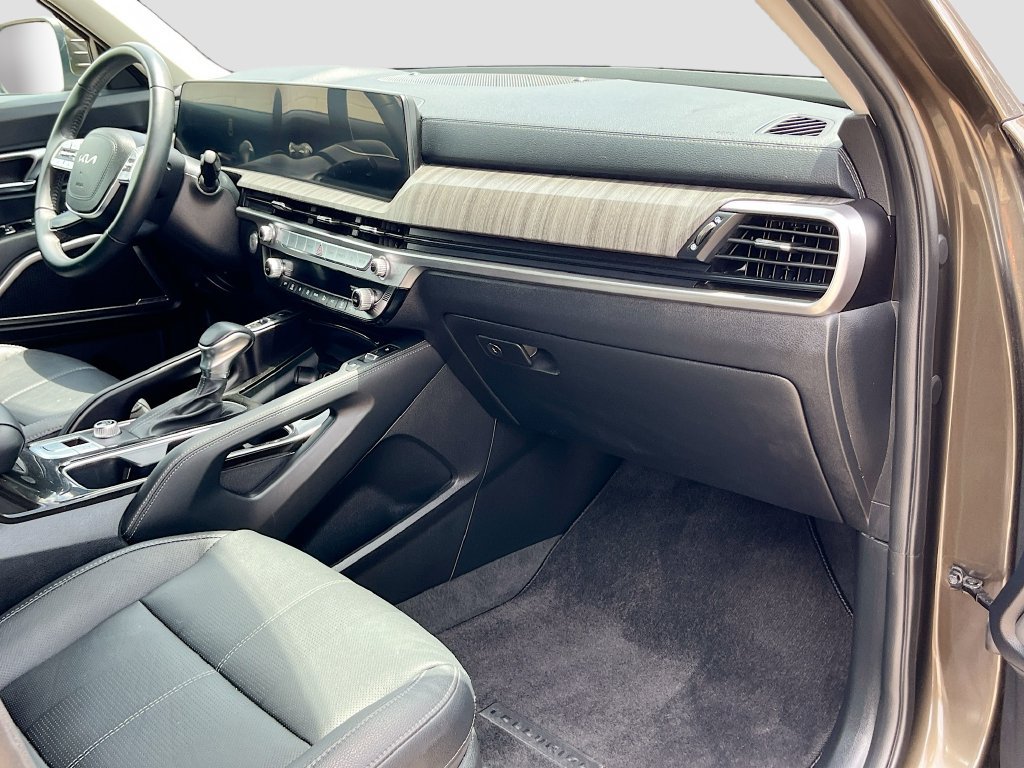 Used 2024 Kia Telluride EX w/ EX Captain's Chair Package FWD image 33
