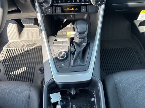 New 2025 Toyota RAV4 XLE w/ Convenience Package AWD/4WD image 21