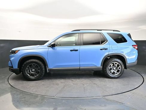 Used 2025 Honda Pilot TrailSport image 8