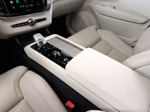 Used 2025 Volvo XC90 B6 Ultra w/ Protection Package image 10