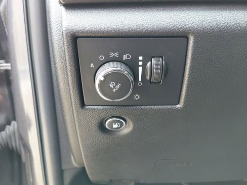 Used 2018 Jeep Grand Cherokee Altitude AWD/4WD image 7