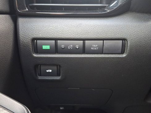 Certified 2023 Nissan Sentra SV FWD image 25