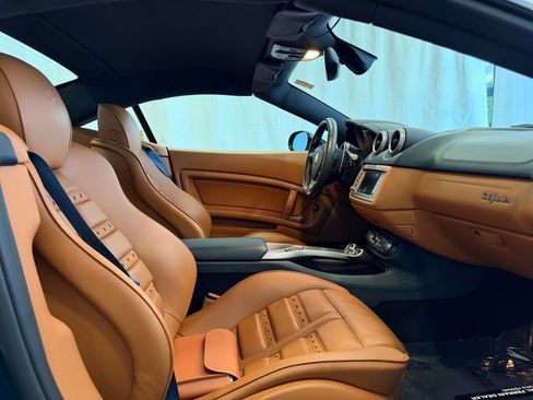 Used 2010 Ferrari California RWD image 16