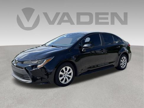 Used 2023 Toyota Corolla LE FWD image 1