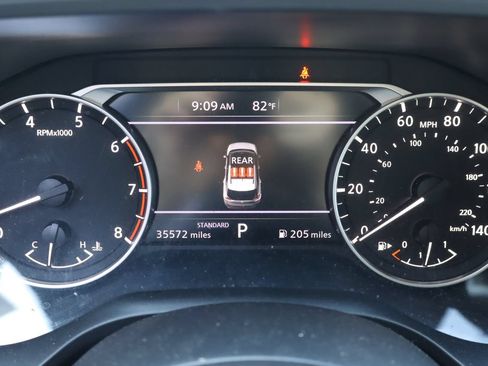 Used 2023 Nissan Rogue SV FWD image 9