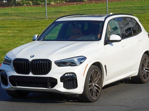 Used 2021 BMW X5 xDrive40i w/ M Sport Package AWD/4WD image 5