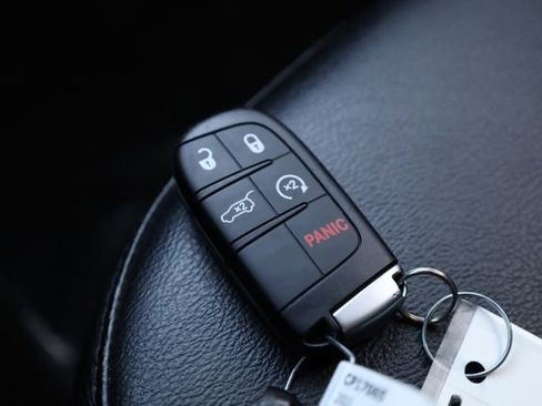 Used 2022 Jeep Compass Altitude w/ Convenience Group image 28