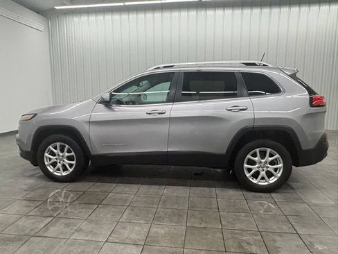Used 2016 Jeep Cherokee Latitude w/ Cold Weather Group AWD/4WD image 6