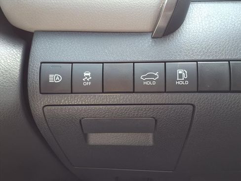 Used 2020 Toyota Camry LE image 23