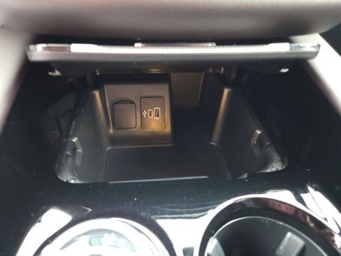 Used 2025 Ford Explorer Platinum w/ LUX Leather Package image 17