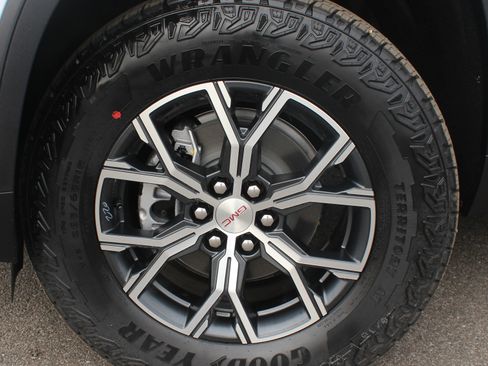 New 2026 GMC Acadia AT4 image 18