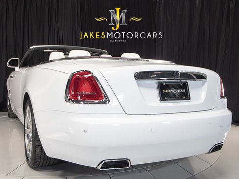 Used 2017 Rolls-Royce Dawn image 8