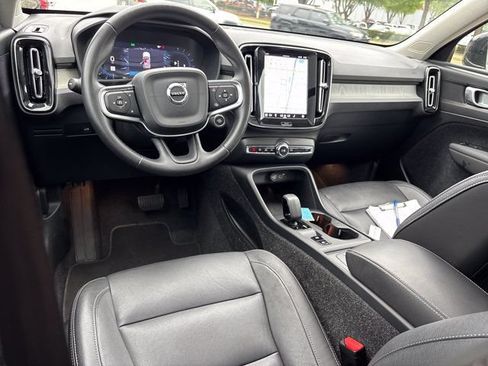Used 2025 Volvo XC40 B5 Core AWD/4WD image 17