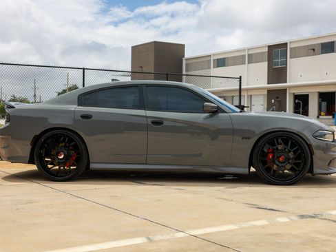 Used 2018 Dodge Charger R/T Scat Pack RWD image 17