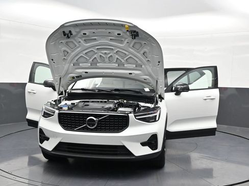 Used 2024 Volvo XC40 B5 Plus w/ Climate Package AWD/4WD image 39
