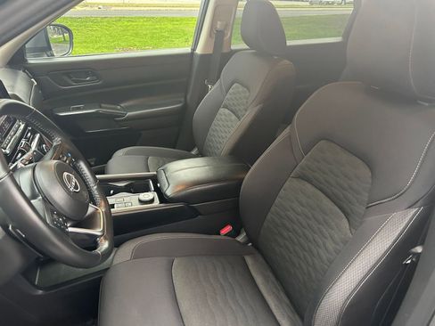 Used 2025 Nissan Pathfinder SV image 36