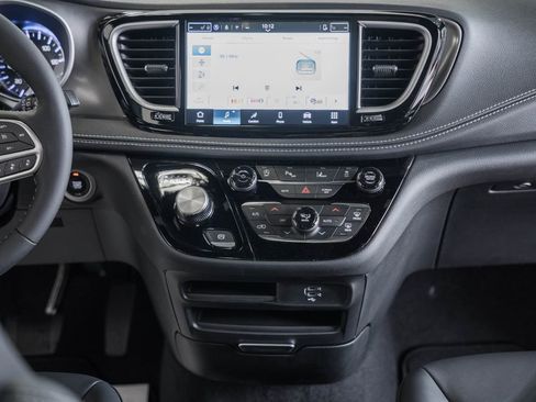 New 2026 Chrysler Pacifica Select image 19