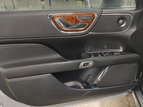 Used 2020 Lincoln Continental AWD w/ Premium Package image 14