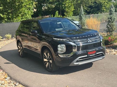 New 2025 Mitsubishi Outlander SE image 6